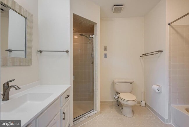 Building Photo - 11 Treaty Dr