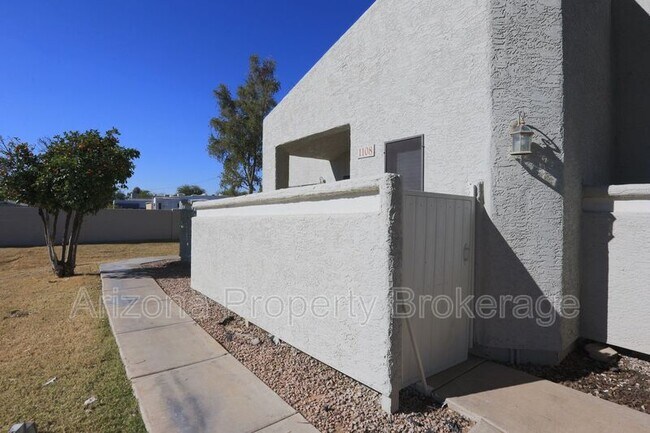 Building Photo - 850 S River Dr
