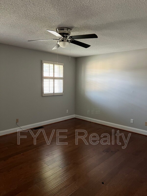 Building Photo - 7914 Gleason Dr