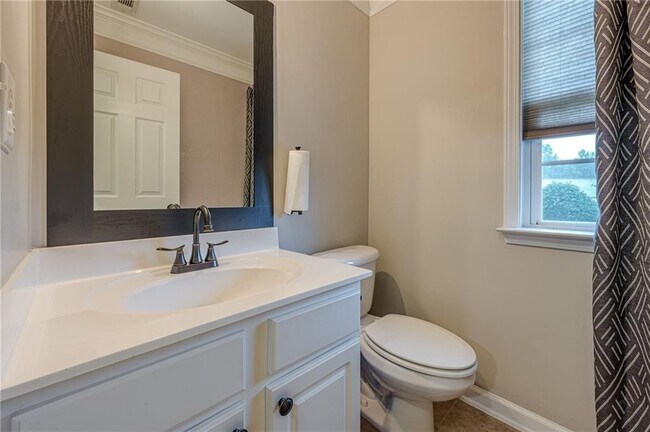 Building Photo - 300 Balaban Cir