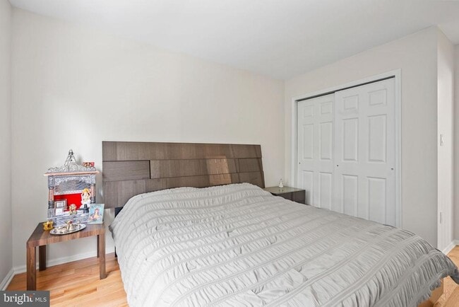 Building Photo - 204 Camelot Ct