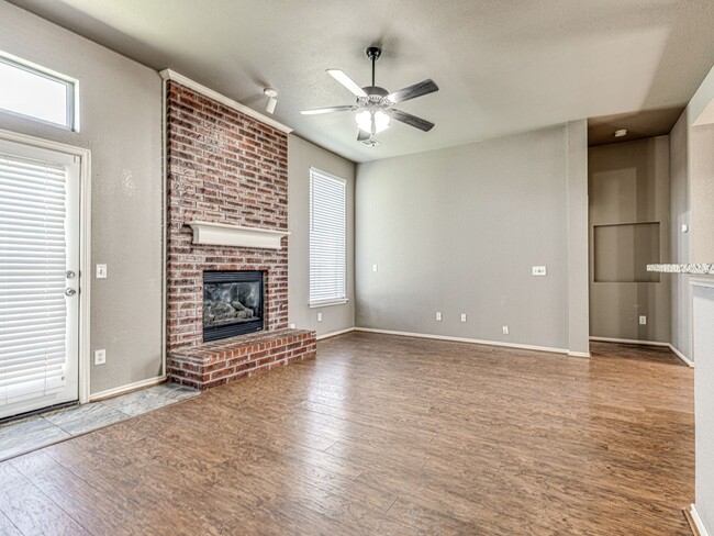 Building Photo - Updated home in Edmond + 3 bed + 2 bath + ...