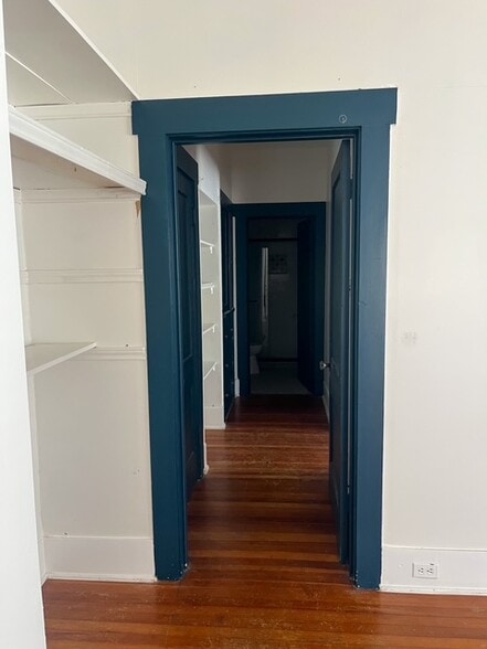 Hallway - 719 W French Plz