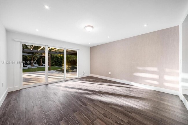 Building Photo - 10618 NE 11th Ct