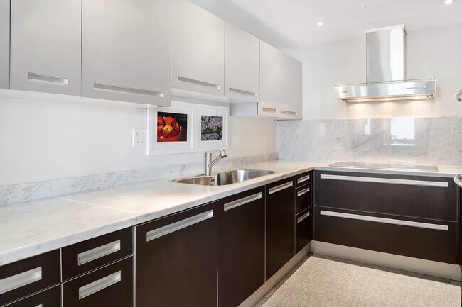 Building Photo - 680 N Lake Shore Dr