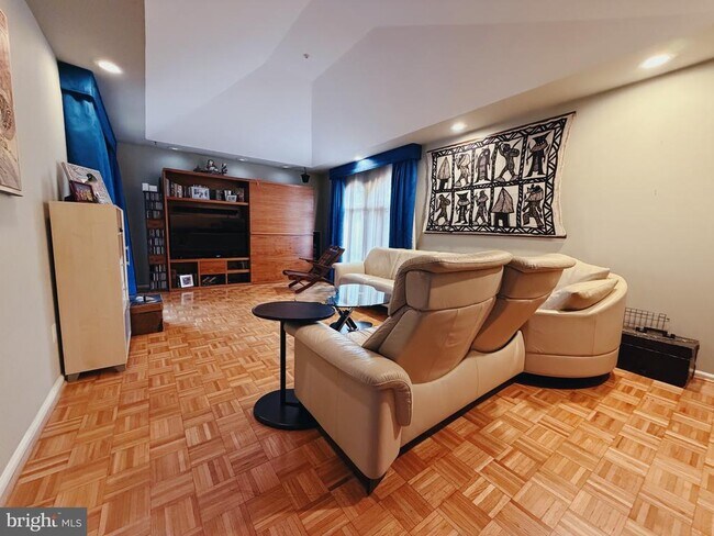 Building Photo - 1317 Mettler Rd