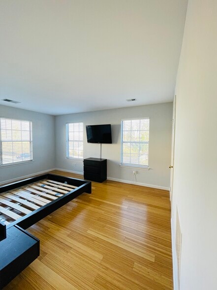 master bedroom - 6423 Richmond Hwy