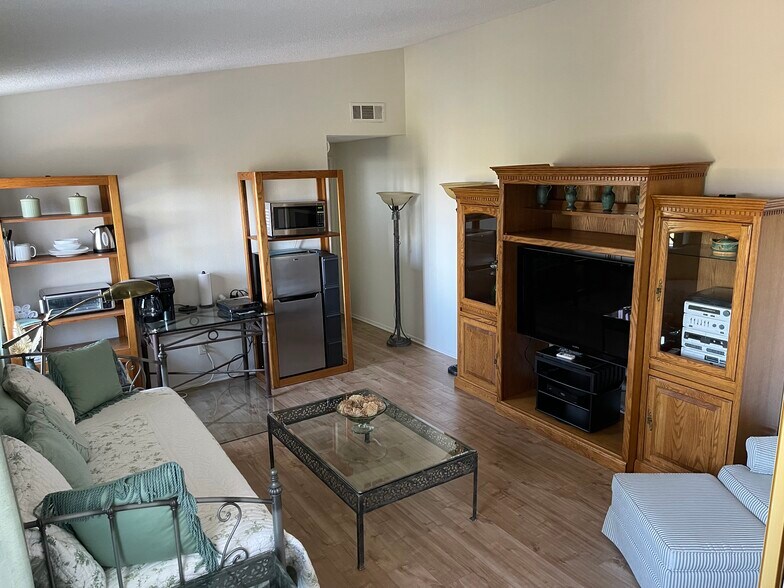 Building Photo - 3814 Corbin Ave