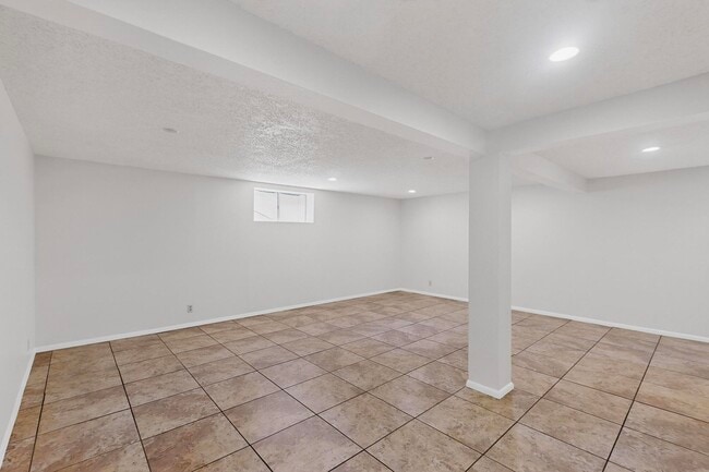 Building Photo - 3208 Texas St NE