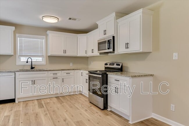 Building Photo - 1006 Skyview Dr