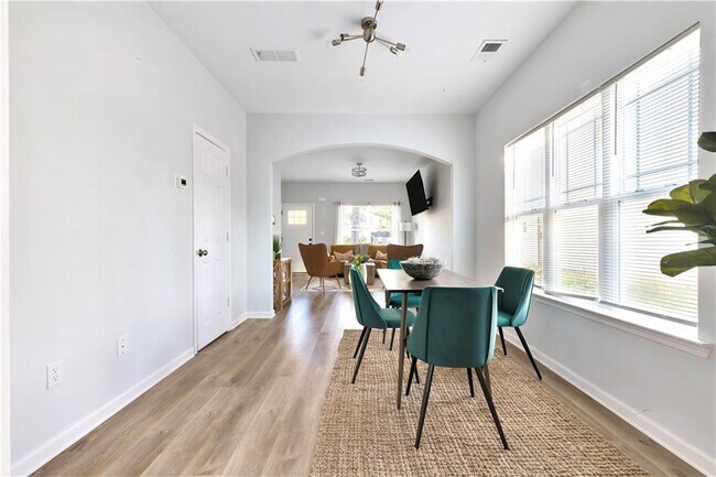 Building Photo - 56 Holly Rd NW