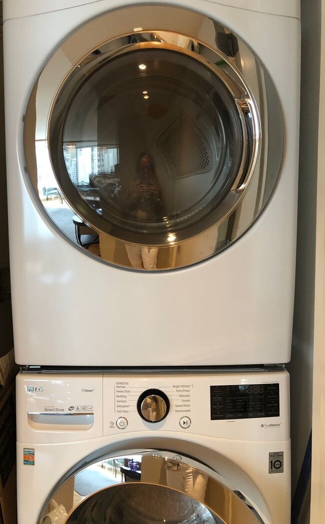 Building Photo - Millennium Stunner! 2BR/2BA 1,245sqft! Pet...