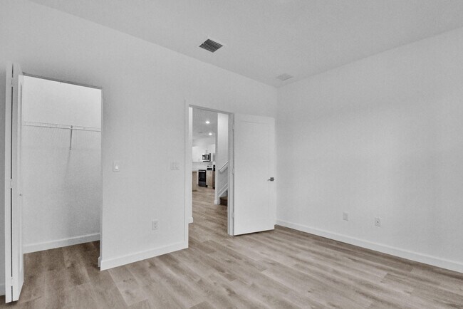 Building Photo - 4083 Sunset Wy