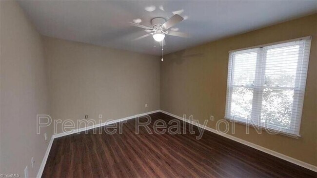 Building Photo - 1042 Rock Knoll Ct