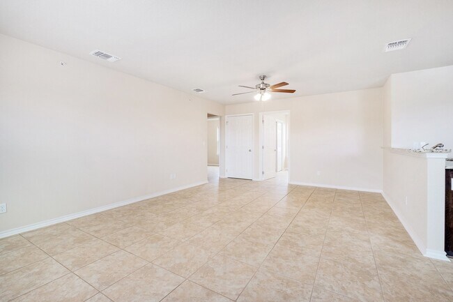 Building Photo - Stylish 3 Bed, 2 Bath Apartment in Georgetown