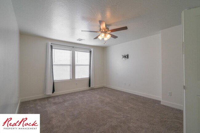 Building Photo - Move In Special - $500 Off First Months Re...