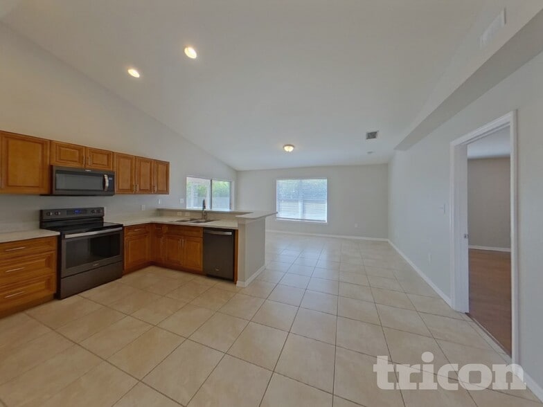 Building Photo - 23183 Burlingame Ave