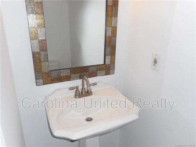 Building Photo - 8235 Circle Tree Ln