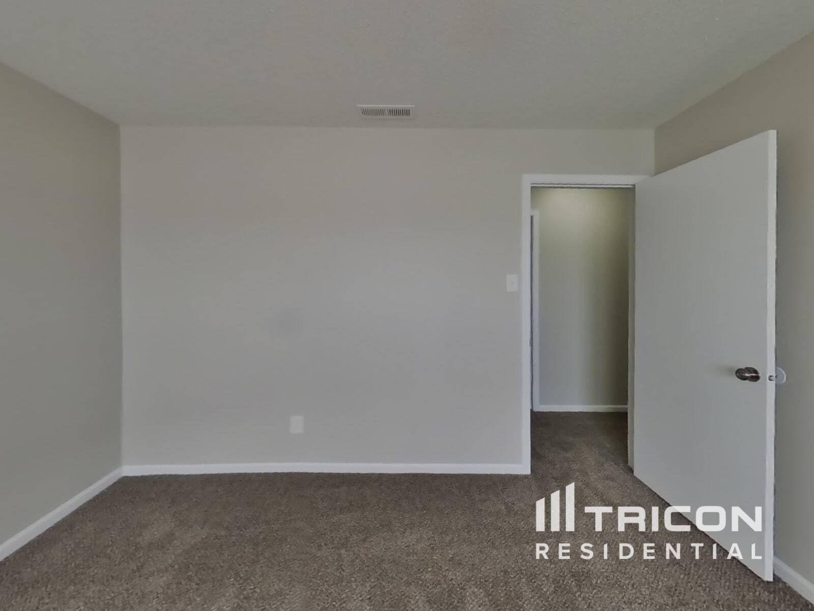Building Photo - 2869 Ludwig Dr