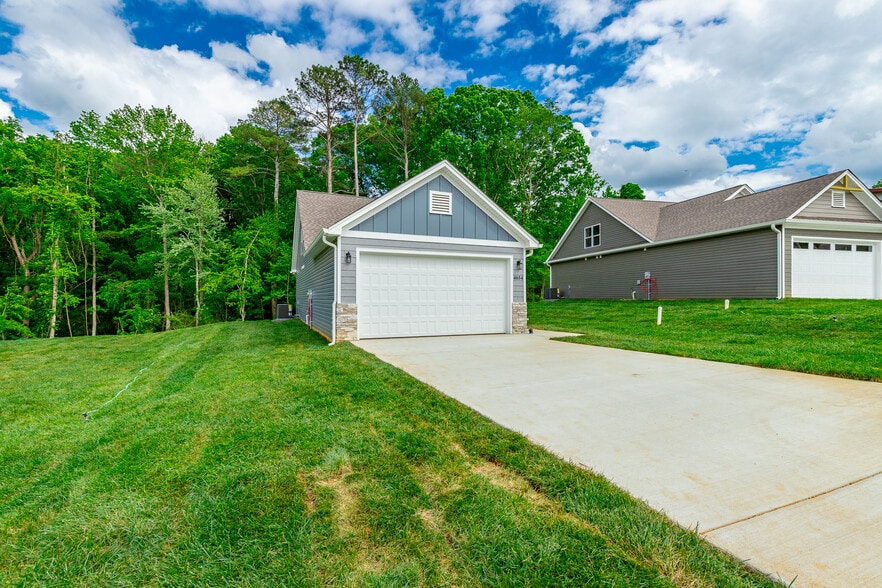 Building Photo - 4654 Heiskell Dr