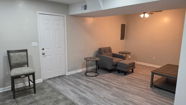 Building Photo - 4040 Knollbrook Dr NW