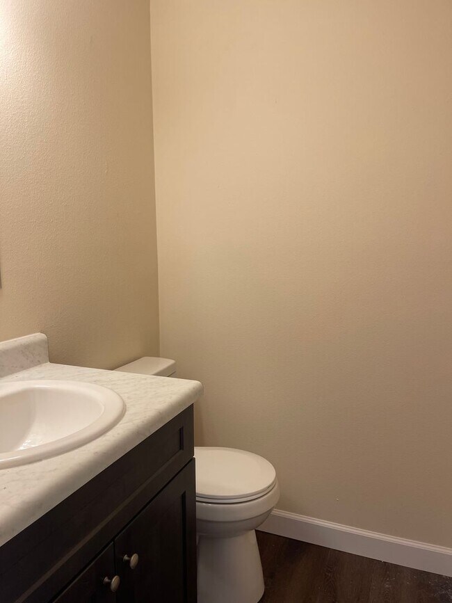 Building Photo - PRE-LEASING! 3 Bedroom in the heart of Springfield