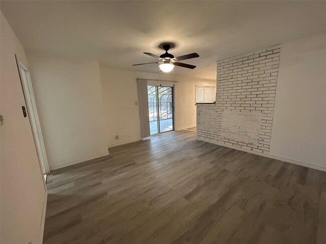 Building Photo - 617 Forest Ln