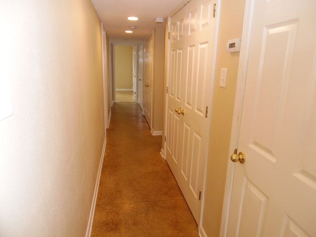 Building Photo - N260