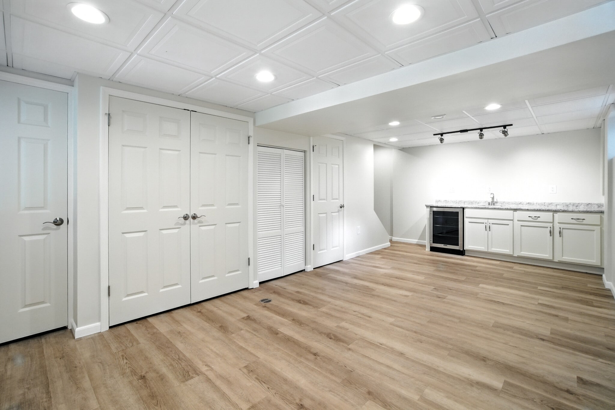 Building Photo - 560 Monticello Dr
