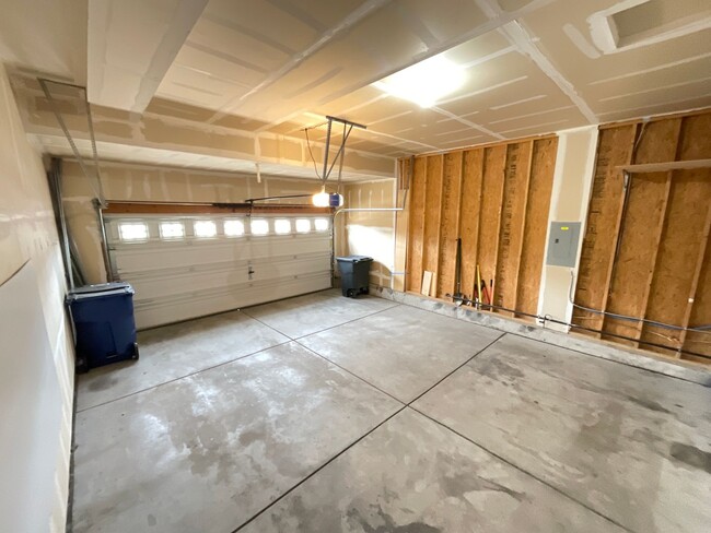 Building Photo - 4 Bedroom Home Available Near Black Forest...