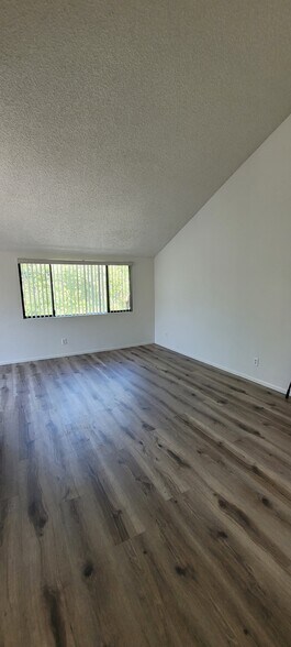 Building Photo - 27925 Tyler Ln