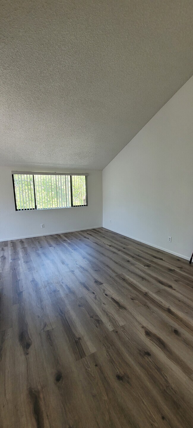 Building Photo - 27925 Tyler Ln