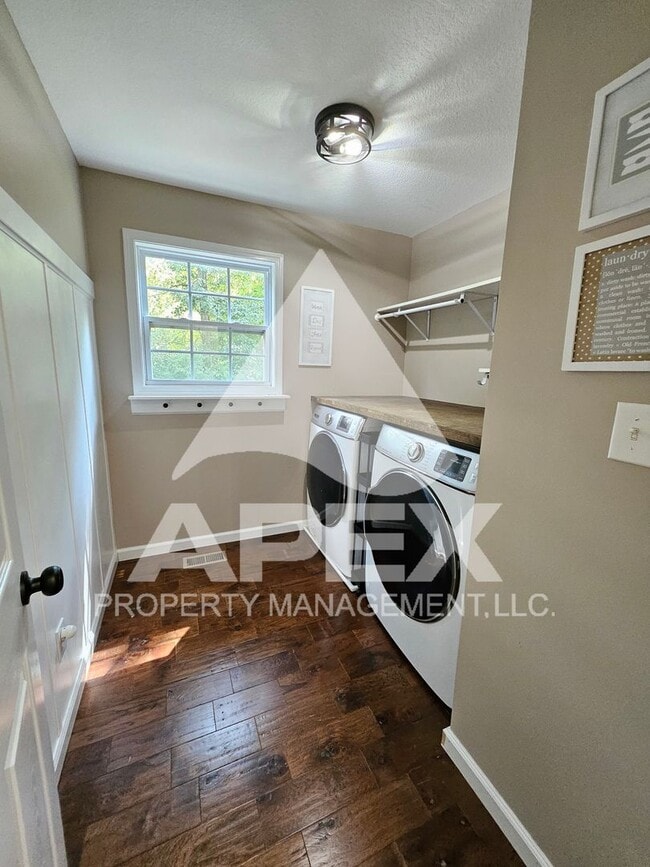 Building Photo - 5826 Wall Flower Ln