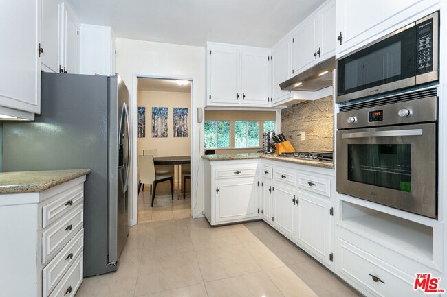 Building Photo - 1117 Roscomare Rd