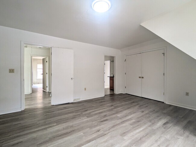 Building Photo - 5552 Black St