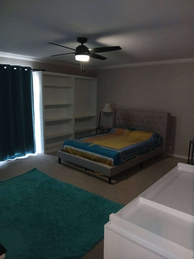 Building Photo - Spacious Furnished Condo Located in Sylvan...