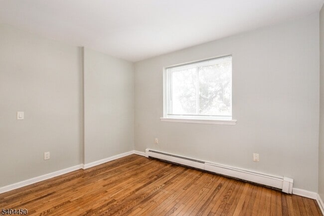 Building Photo - 191 N Beverwyck Rd