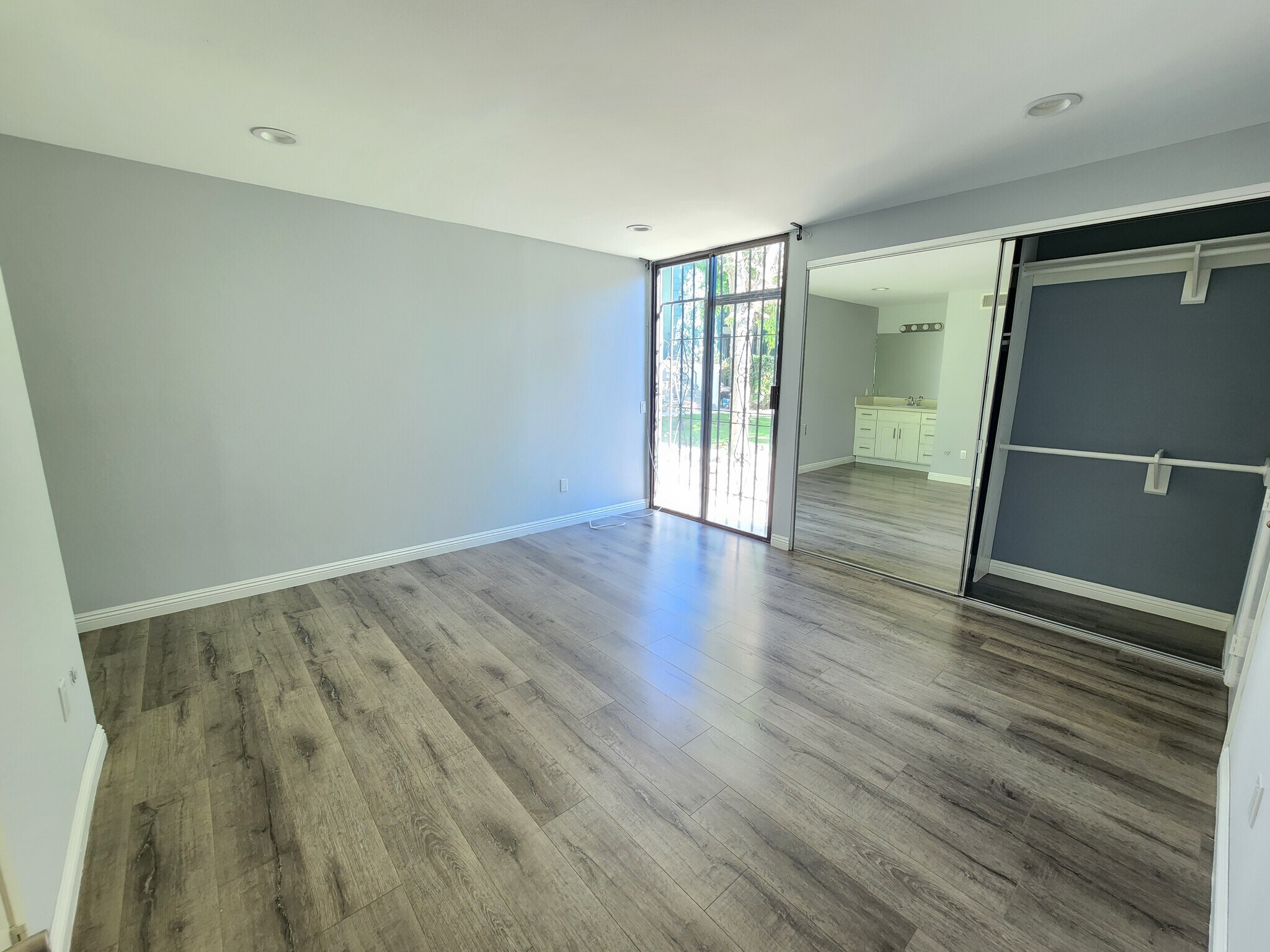 Building Photo - 11107 Arminta St