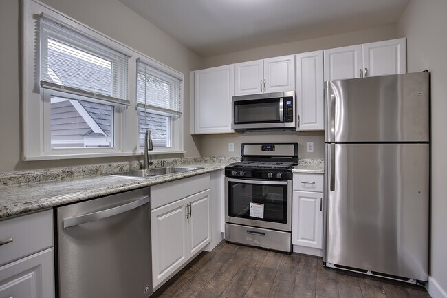 Building Photo - 3 Bedroom updated home Near Campus - Avail...