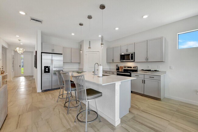 Building Photo - 5795 SE Sky Blue Cir