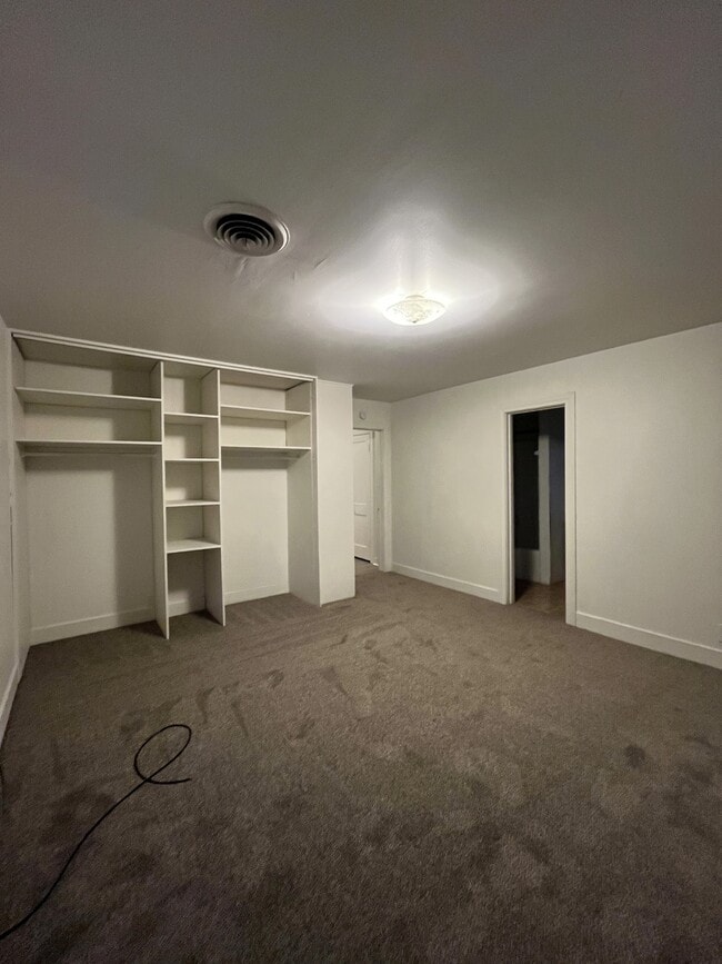 Building Photo - 12 Putnam Ave