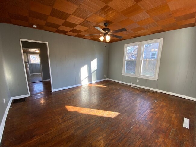 Building Photo - 1203 W State St