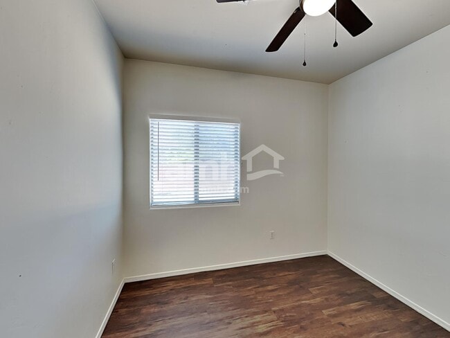 Building Photo - 7626 E Shadybrook Ln
