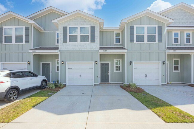 Primary Photo - 32202 Emancipation Cir