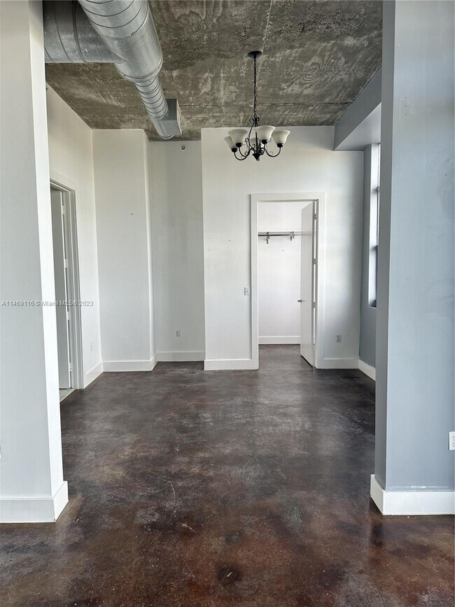 Building Photo - 1791 NE Miami Gardens Dr