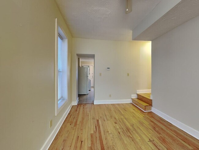 Building Photo - 1365 Indianola Ave