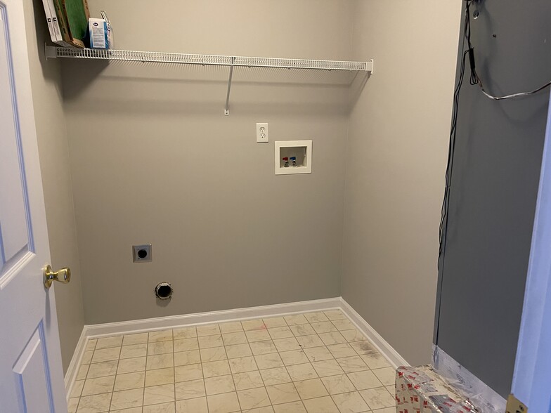 Building Photo - 105 Pelham Square Way