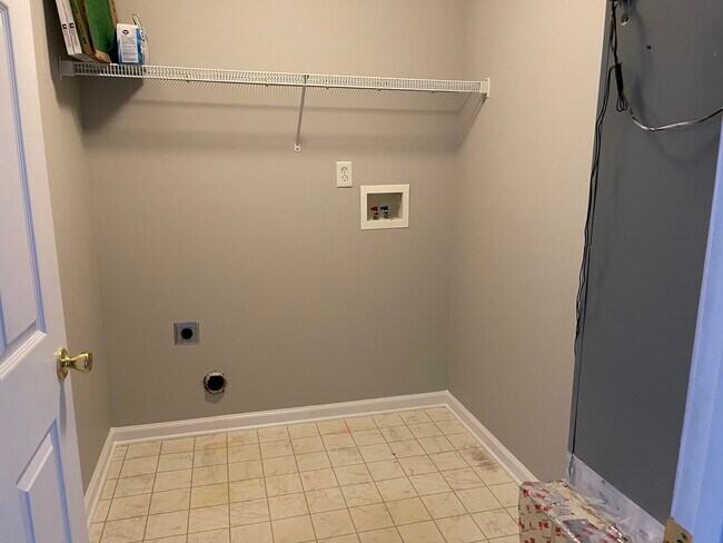 Building Photo - 105 Pelham Square Way