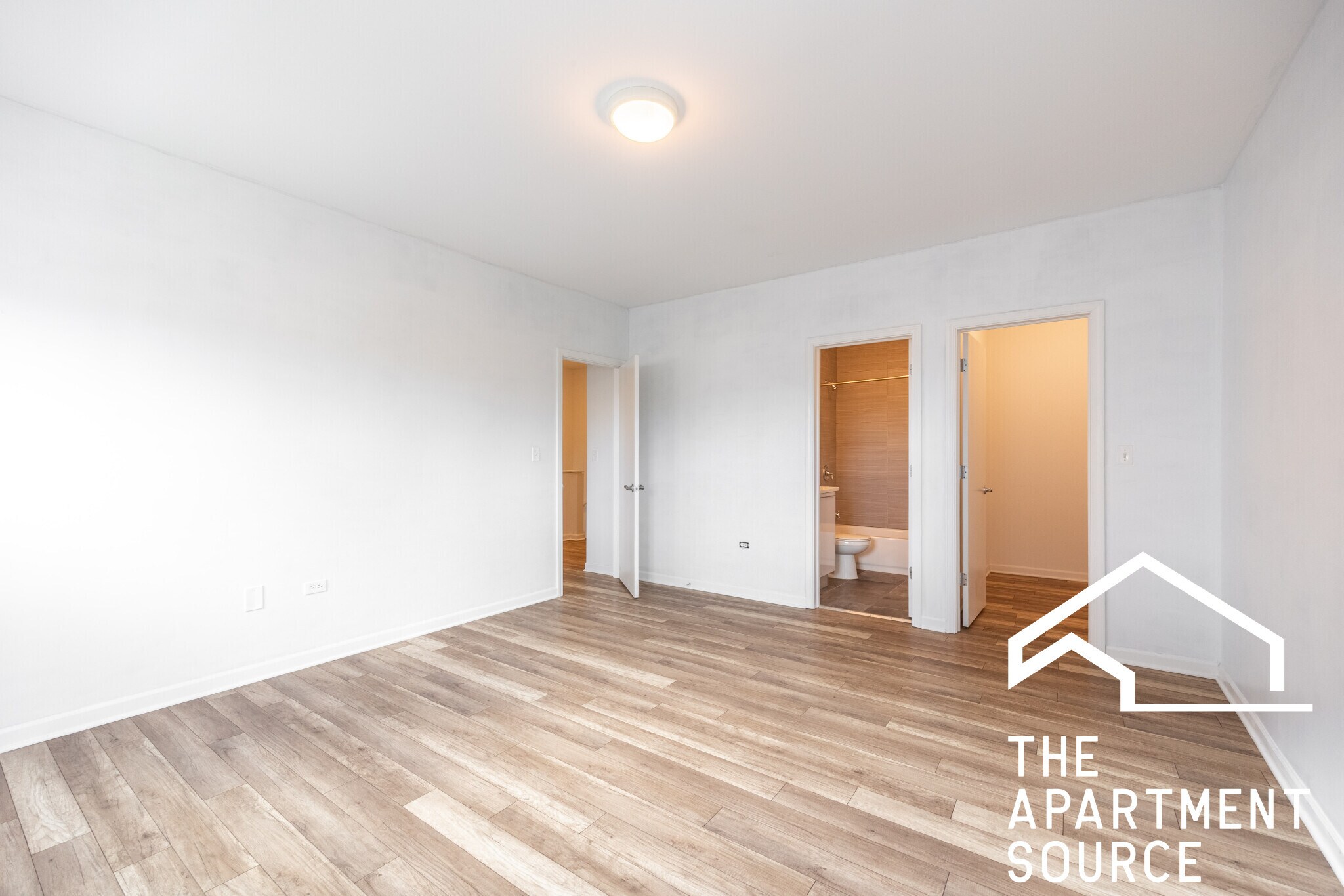 Building Photo - 2700 W North Ave