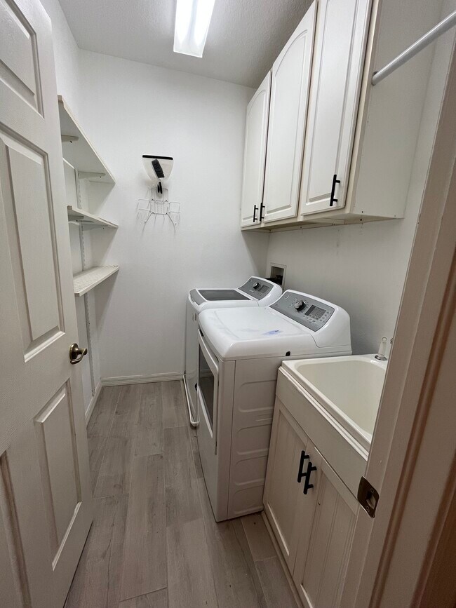 Building Photo - 14467 Mirabelle Vista Cir